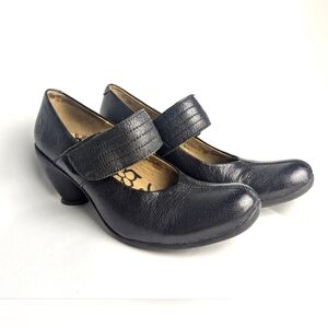FLY LONDON Classic Leather Heel Women Shoes Almond Tip Velcro Closure Size 37